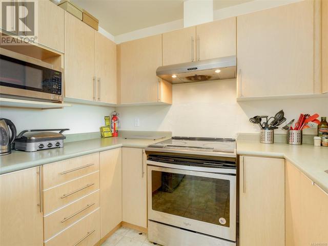 410 - 799 Blackberry Rd, Condo with 2 bedrooms, 2 bathrooms and 1 parking in Saanich BC | Image 13