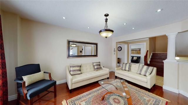 7 Conti Crt, House detached with 4 bedrooms, 4 bathrooms and 8 parking in Whitby ON | Image 3
