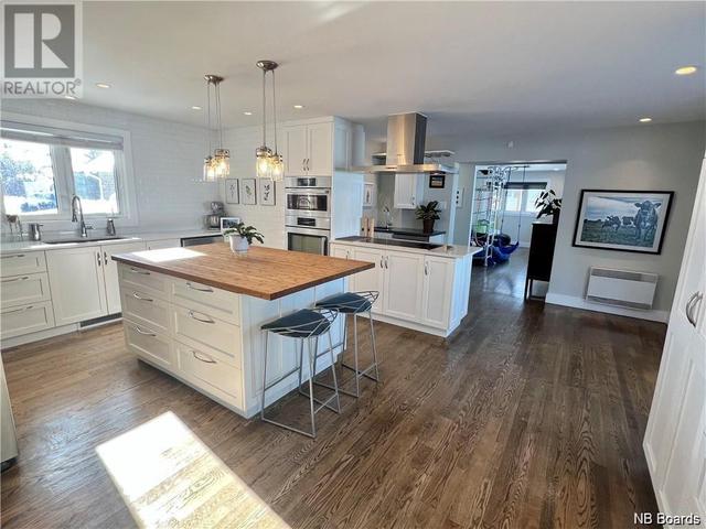 1670 Queen Elizabeth Drive, House detached with 4 bedrooms, 3 bathrooms and null parking in Bathurst NB | Image 15