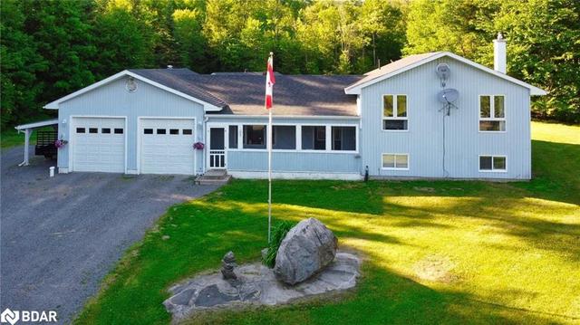 1687 Highway 118 E, House detached with 3 bedrooms, 1 bathrooms and 17 parking in Bracebridge ON | Image 1