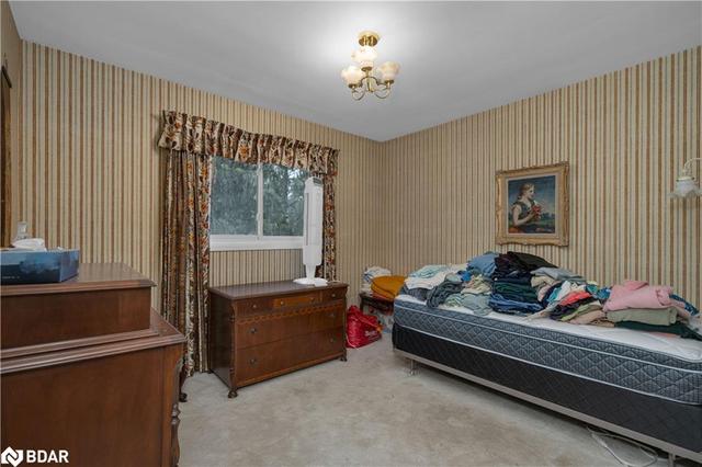 84 Shirley Avenue, House detached with 4 bedrooms, 2 bathrooms and 6 parking in Barrie ON | Image 2