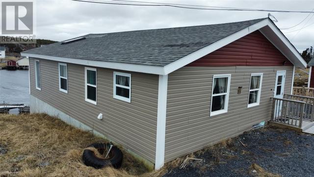 10 Tickle Point Road, House detached with 2 bedrooms, 1 bathrooms and null parking in Change Islands NL | Image 2