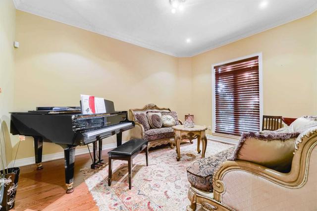90 May Ave, House detached with 4 bedrooms, 5 bathrooms and 8 parking in Richmond Hill ON | Image 34