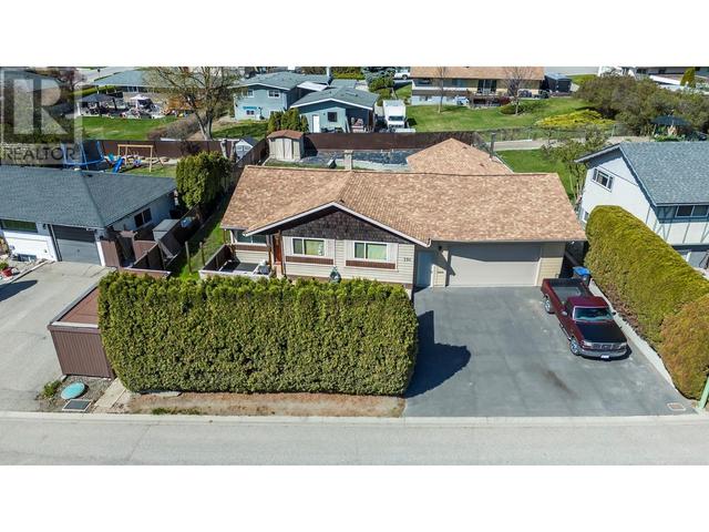 730 Glenmore Drive, House detached with 5 bedrooms, 2 bathrooms and 3 parking in Kelowna BC | Image 3