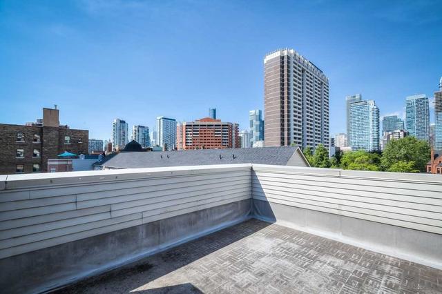 th17 - 6 Wellesley Pl, House attached with 2 bedrooms, 2 bathrooms and 1 parking in Toronto ON | Image 13