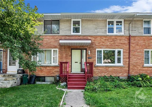 1258 Shillington Avenue, Townhouse with 3 bedrooms, 1 bathrooms and 2 parking in Ottawa ON | Image 1