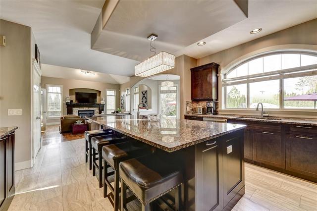 1652 Elridge Court, House detached with 6 bedrooms, 3 bathrooms and null parking in Kelowna BC | Image 9