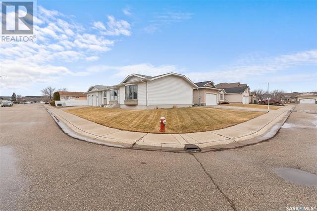 16 Marigold Crescent, Home with 5 bedrooms, 4 bathrooms and null parking in Moose Jaw SK | Image 39