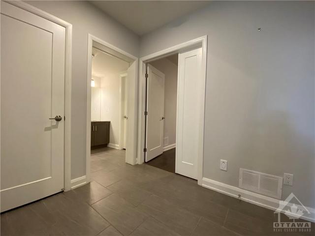 173 Boundstone Way, Townhouse with 4 bedrooms, 4 bathrooms and 2 parking in Ottawa ON | Image 5