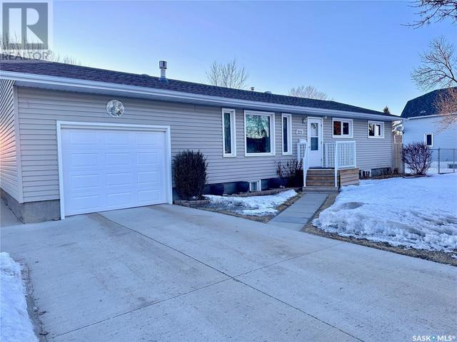 221 6th Street, House detached with 4 bedrooms, 2 bathrooms and null parking in Humboldt SK | Image 2
