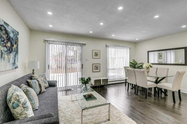 40 Mccallum Crt, Townhouse with 3 bedrooms, 3 bathrooms and 1 parking in Brampton ON | Image 6