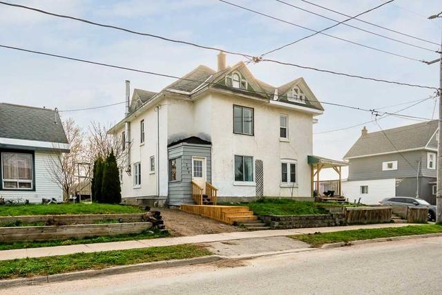 265 Charles St, House semidetached with 4 bedrooms, 2 bathrooms and 4 parking in Midland ON | Image 1