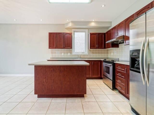 20 Gallucci Cres, House detached with 4 bedrooms, 4 bathrooms and 4 parking in Brampton ON | Image 2