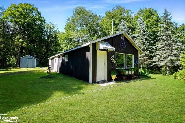 9259 Highway 118, House detached with 2 bedrooms, 1 bathrooms and 7 parking in Minden Hills ON | Image 36