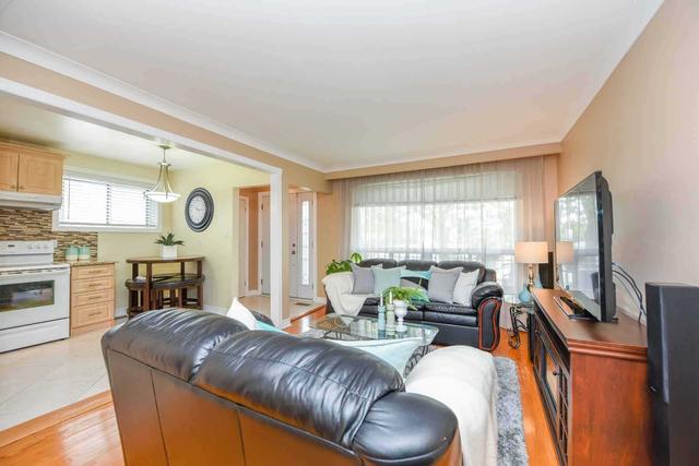 57 Lanyard Rd, House semidetached with 3 bedrooms, 2 bathrooms and 3 parking in Toronto ON | Image 2