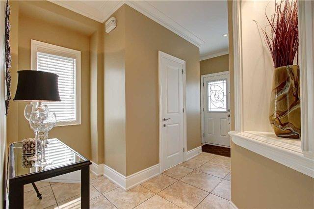 47 Benson Ave, House semidetached with 4 bedrooms, 5 bathrooms and 4 parking in Mississauga ON | Image 3