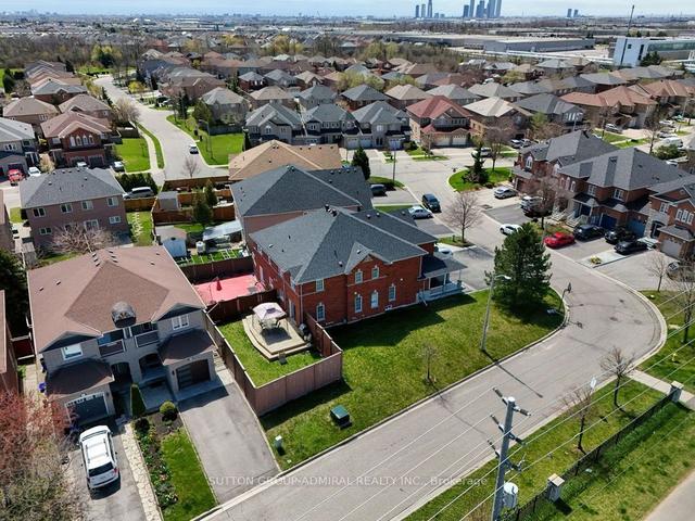 84 Agostino Cres, House semidetached with 3 bedrooms, 4 bathrooms and 4 parking in Vaughan ON | Image 30