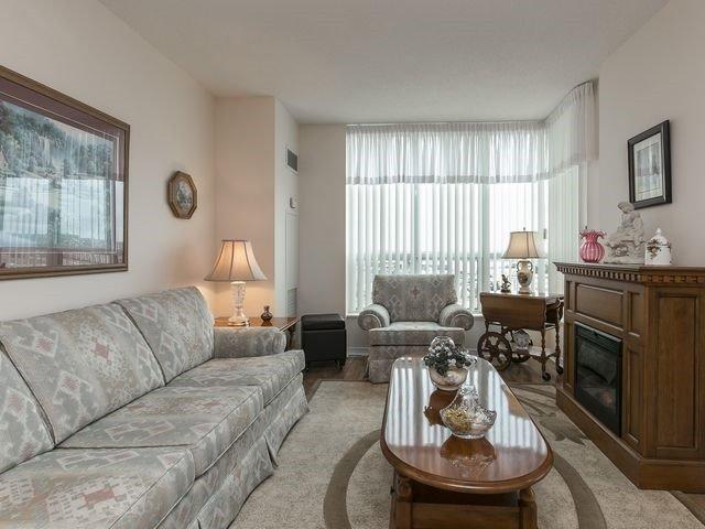 809 - 4889 Kimbermount Ave, Condo with 2 bedrooms, 2 bathrooms and 1 parking in Mississauga ON | Image 4