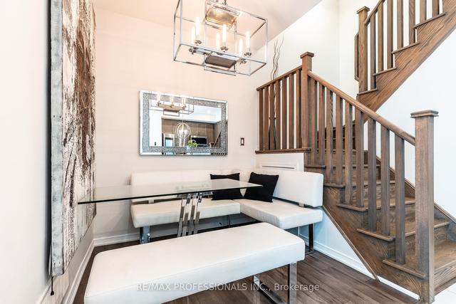 th87 - 15 Applewood Lane, Townhouse with 3 bedrooms, 3 bathrooms and 2 parking in Toronto ON | Image 4