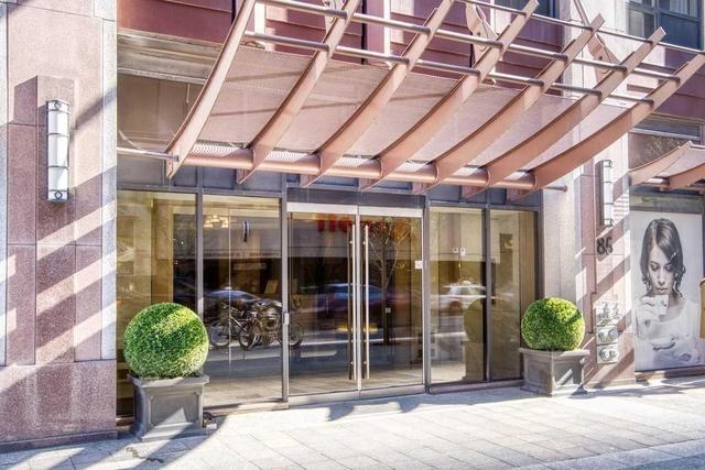 1902 - 85 Bloor St E, Condo with 2 bedrooms, 2 bathrooms and 1 parking in Toronto ON | Image 2