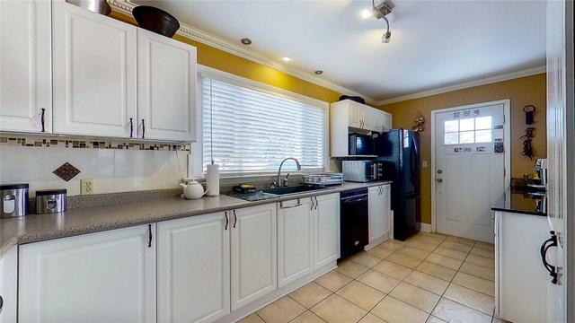 9672 Keele St, House detached with 3 bedrooms, 2 bathrooms and 10 parking in Vaughan ON | Image 3