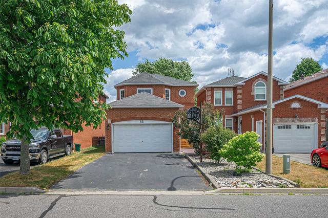 44 Fieldnest Cres, House detached with 3 bedrooms, 4 bathrooms and 6 parking in Whitby ON | Image 1