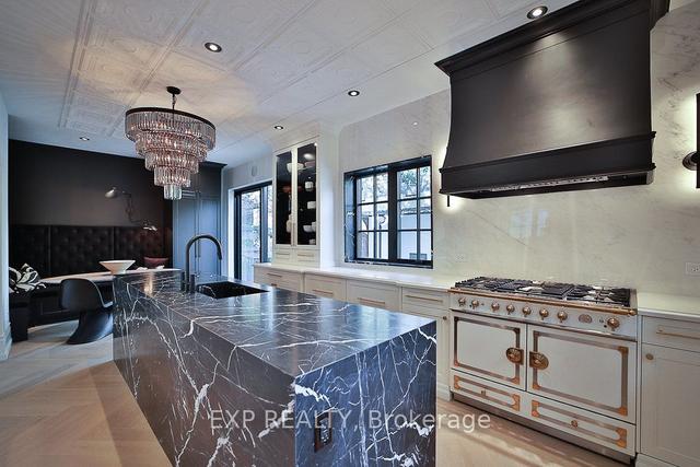 91 Bedford Rd, House detached with 4 bedrooms, 5 bathrooms and 2 parking in Toronto ON | Image 2