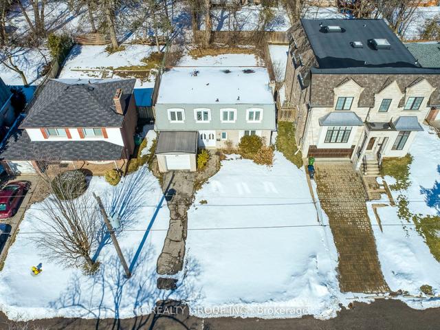 10 Waring Crt, House detached with 4 bedrooms, 3 bathrooms and 4 parking in Toronto ON | Image 1