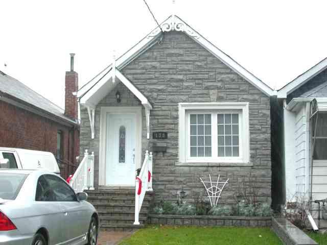 138 Dynevor Rd, House detached with 2 bedrooms, 2 bathrooms and 3 parking in Toronto ON | Image 1