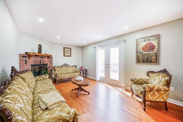 16 Westmoreland Crt, House detached with 4 bedrooms, 6 bathrooms and 9 parking in Markham ON | Image 3