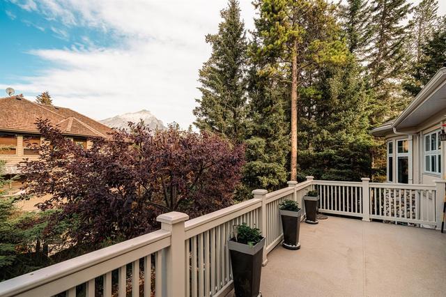 107 Lougheed Circle, House detached with 4 bedrooms, 3 bathrooms and 4 parking in Banff AB | Image 16