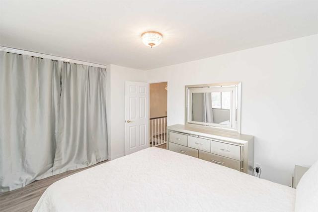 630 - 350 Quigley Rd, Condo with 3 bedrooms, 1 bathrooms and 1 parking in Hamilton ON | Image 4