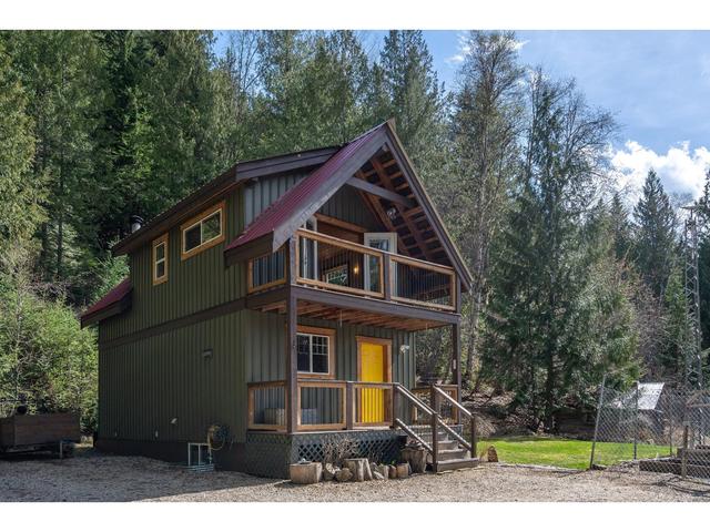 8788 Highway 6, House detached with 2 bedrooms, 2 bathrooms and null parking in Central Kootenay H BC | Image 44