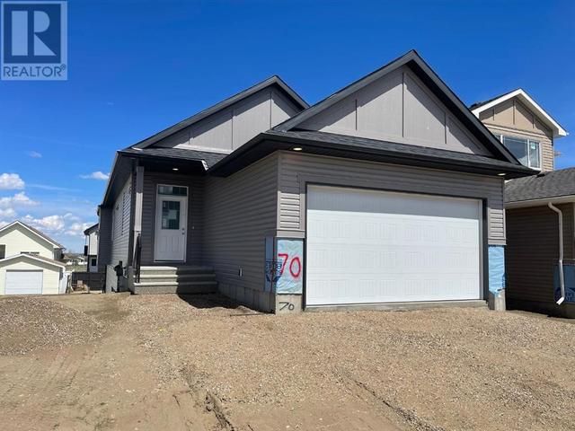 70 Sunwood Crescent Sw, House detached with 2 bedrooms, 2 bathrooms and 4 parking in Medicine Hat AB | Image 1