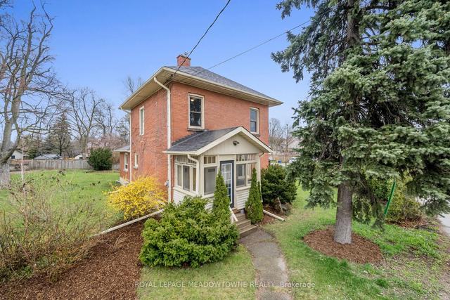 77 Guelph St, House detached with 3 bedrooms, 2 bathrooms and 3 parking in Halton Hills ON | Image 1