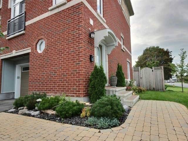 201 Accolade Pt, House attached with 3 bedrooms, 3 bathrooms and 1 parking in Ottawa ON | Image 2