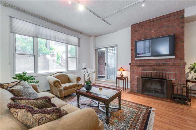 42 Irwin Ave, Townhouse with 2 bedrooms, 2 bathrooms and null parking in Toronto ON | Image 2