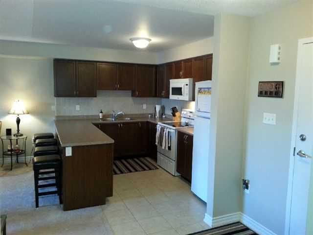 10 - 137 Sydenham Wl, Condo with 2 bedrooms, 1 bathrooms and null parking in Barrie ON | Image 5