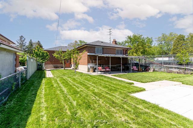 1071 Enola Ave, House detached with 3 bedrooms, 2 bathrooms and 4 parking in Mississauga ON | Image 26