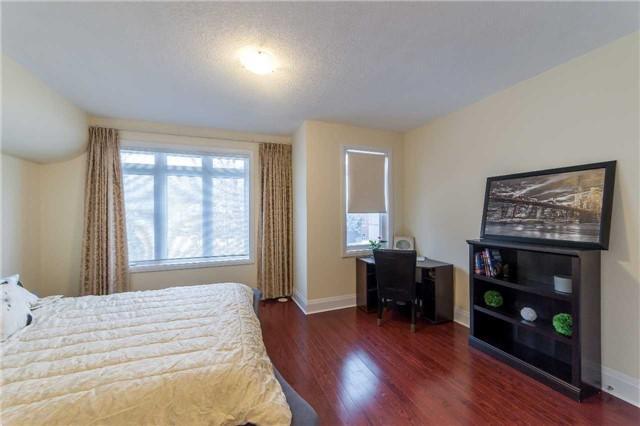 Th 1 - 5 Oakburn Cres, Townhouse with 2 bedrooms, 4 bathrooms and 2 parking in Toronto ON | Image 4