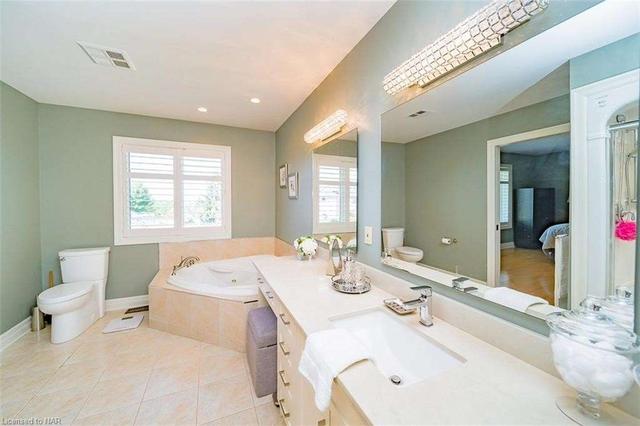 8075 Cathedral Dr, House detached with 4 bedrooms, 4 bathrooms and 6 parking in Niagara Falls ON | Image 17