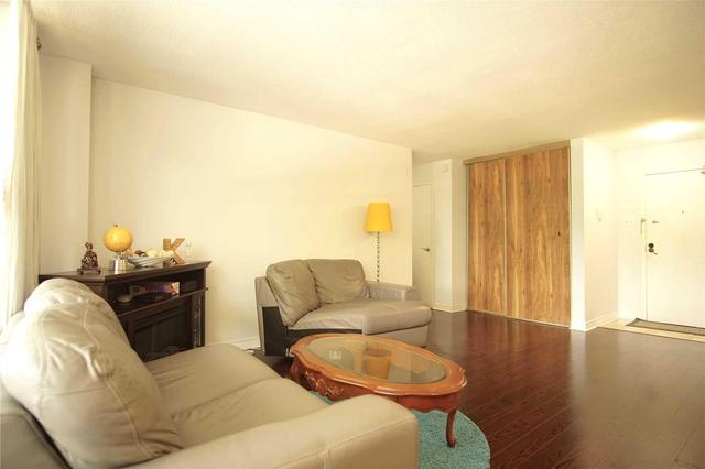 207 - 3120 Kirwin Ave, Condo with 2 bedrooms, 1 bathrooms and 1 parking in Mississauga ON | Image 4