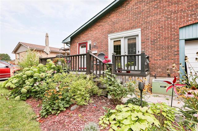 842 Westbury Court, House detached with 3 bedrooms, 1 bathrooms and 3 parking in Sarnia ON | Image 3