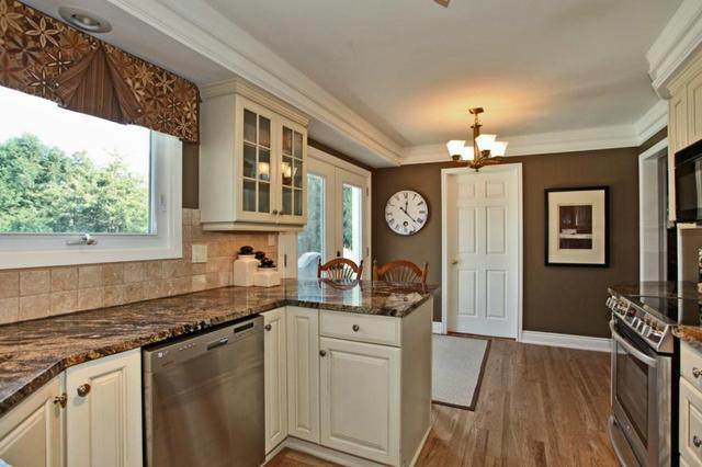 2155 Belgrave Crt, House detached with 4 bedrooms, 3 bathrooms and null parking in Burlington ON | Image 9