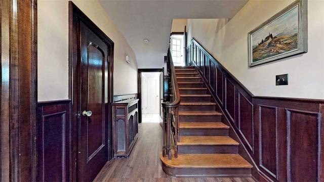 445 Oriole Pkwy, House detached with 6 bedrooms, 4 bathrooms and 5 parking in Toronto ON | Image 4