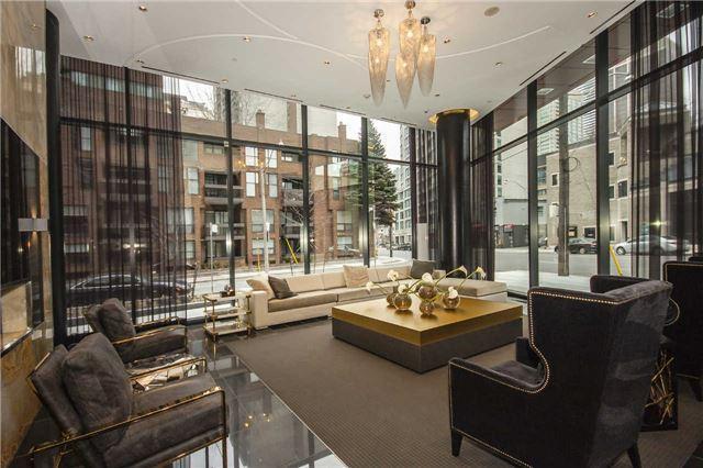 1807 - 32 Davenport Rd, Condo with 2 bedrooms, 2 bathrooms and 1 parking in Toronto ON | Image 3