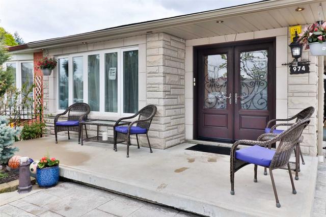 974 Blairholm Ave, House semidetached with 3 bedrooms, 2 bathrooms and 4 parking in Mississauga ON | Image 12