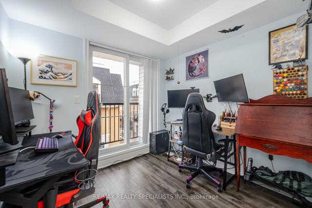 213 - 370 Hopewell Ave, Townhouse with 2 bedrooms, 2 bathrooms and 1 parking in Toronto ON | Image 2