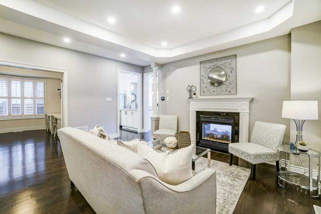 23 Madoc Pl, House detached with 4 bedrooms, 4 bathrooms and 6 parking in Vaughan ON | Image 2