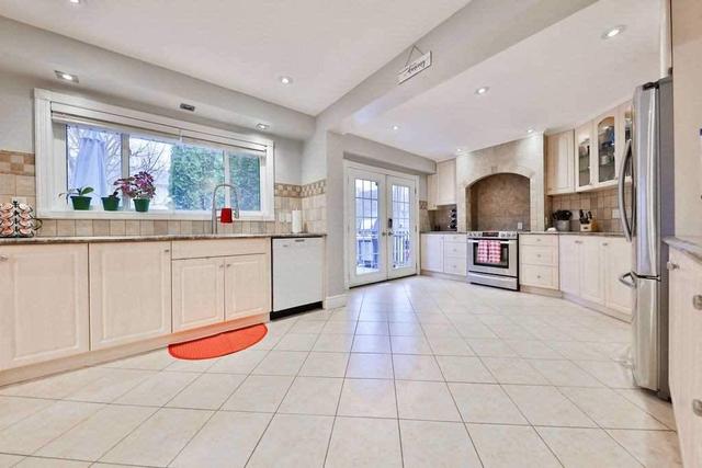 2368 Cavendish Dr, House detached with 4 bedrooms, 3 bathrooms and 4 parking in Burlington ON | Image 9